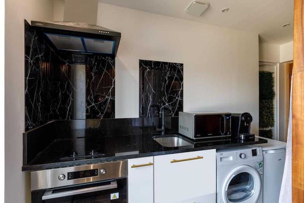 Proche Paris - Style Bali 350 M Gare Mantes Apartment ภายนอก รูปภาพ